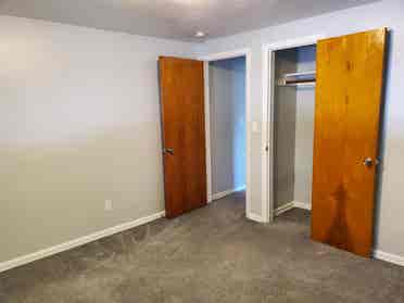 Seeking Roommate in Deerhurst Area
