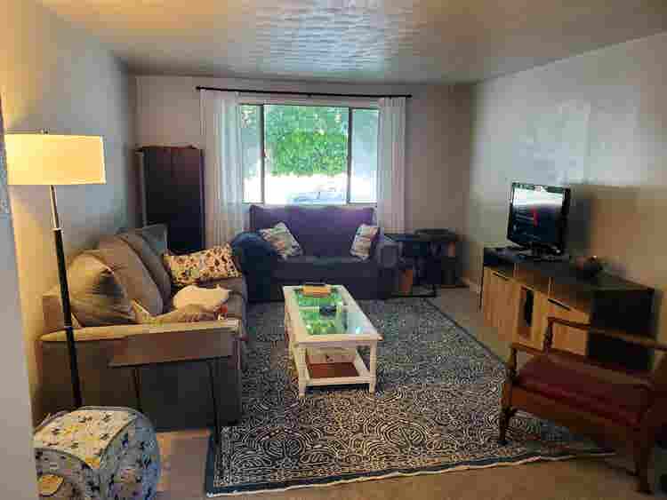Seeking Roommate in Deerhurst Area