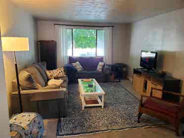 Seeking Roommate in Deerhurst Area