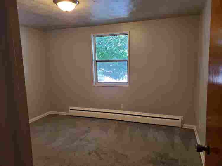 Seeking Roommate in Deerhurst Area