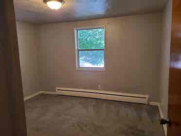 Seeking Roommate in Deerhurst Area