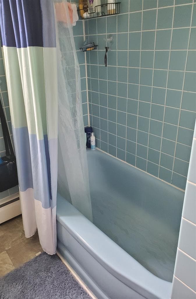 Seeking Roommate in Deerhurst Area