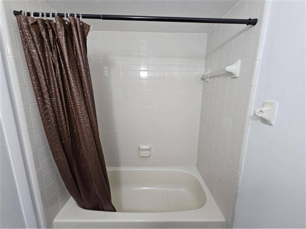 TWO ROOMS FOR RENT BY OWNER