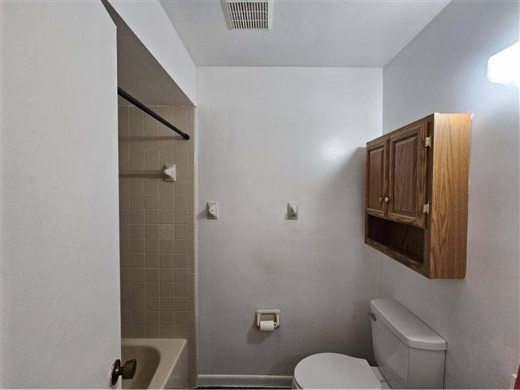TWO ROOMS FOR RENT BY OWNER