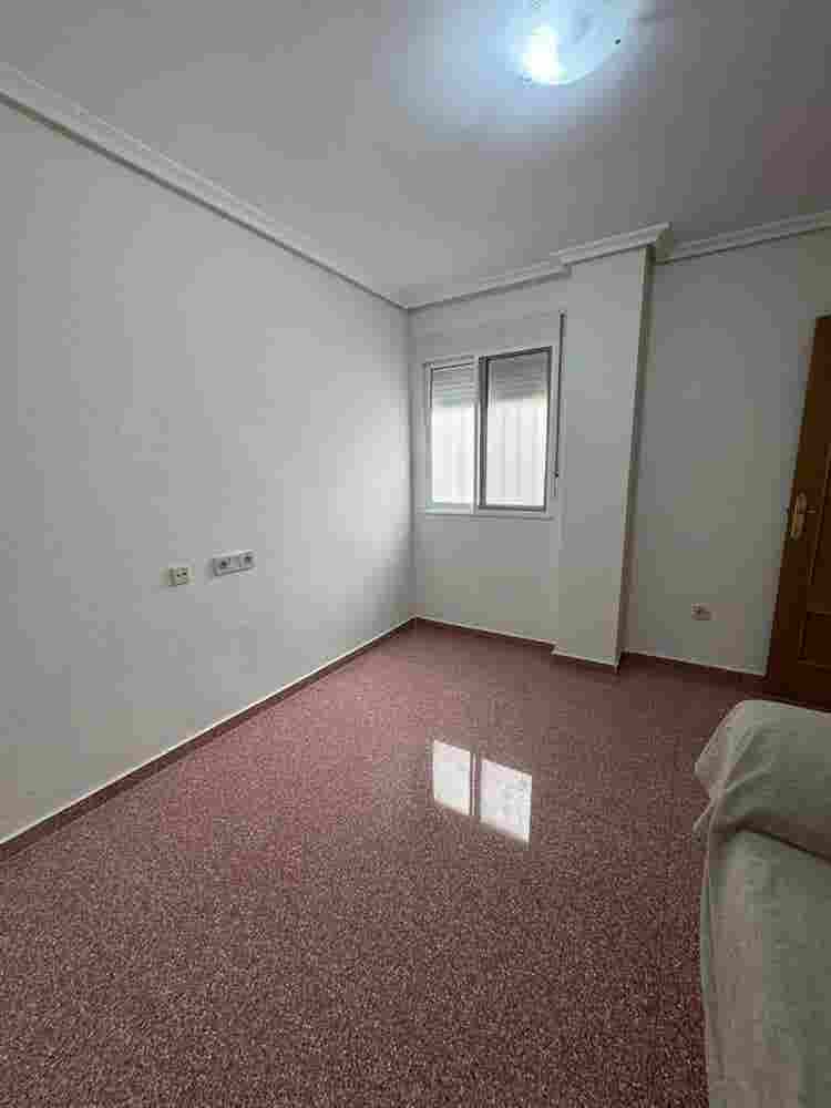 ALQUILER PISO POR HABITACIONESS