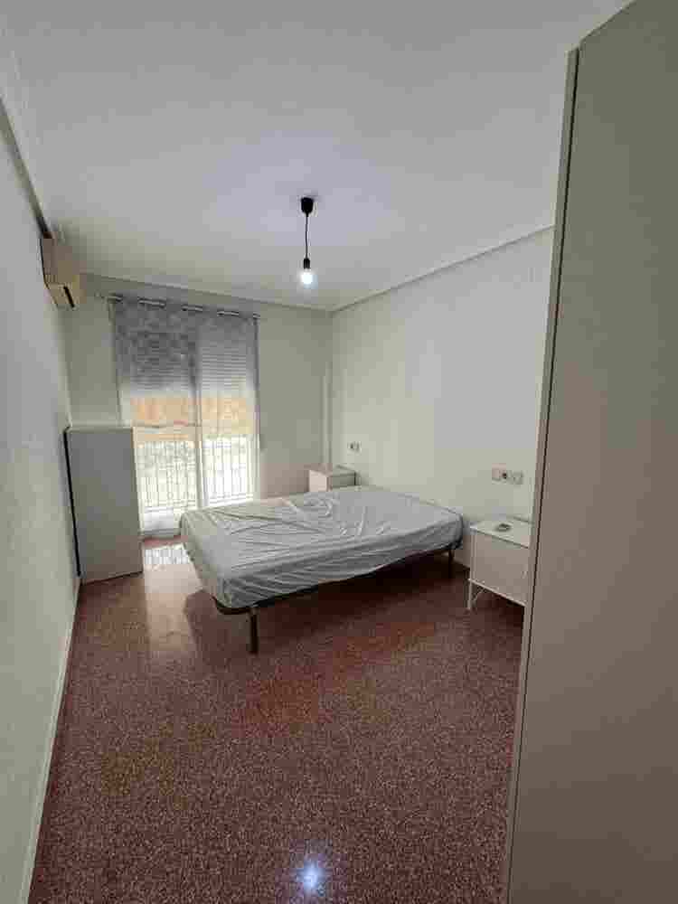 ALQUILER PISO POR HABITACIONESS