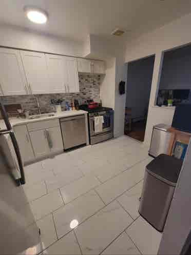 Private Room in Spacious Apartment