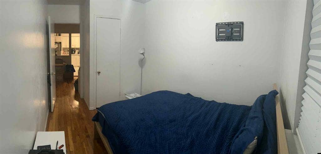 Private Room in Spacious Apartment