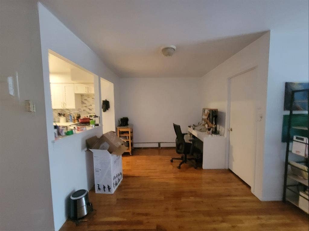 Private Room in Spacious Apartment