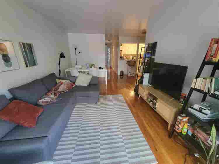 Private Room in Spacious Apartment