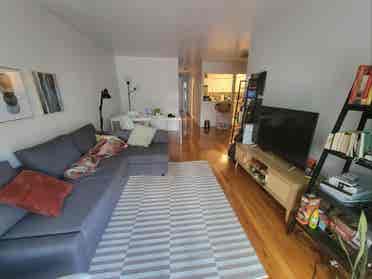 Private Room in Spacious Apartment