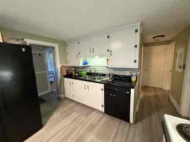 One bedroom in 2 bedroom apt