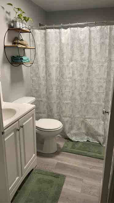 One bedroom in 2 bedroom apt