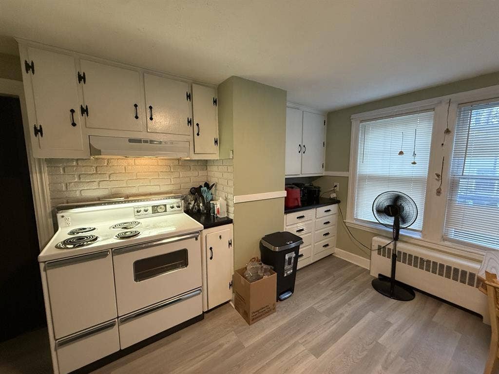 One bedroom in 2 bedroom apt