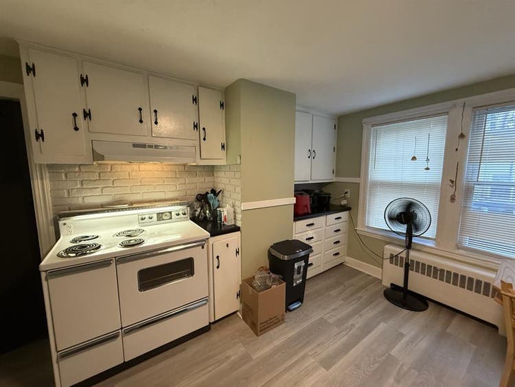One bedroom in 2 bedroom apt