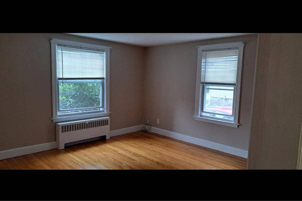 One bedroom in 2 bedroom apt