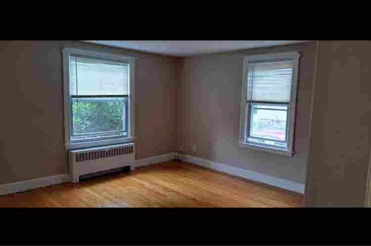 One bedroom in 2 bedroom apt