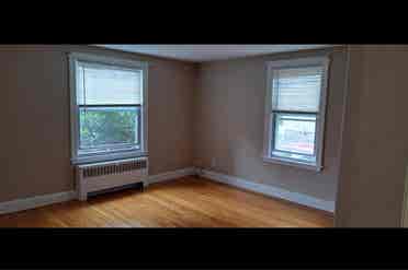 One bedroom in 2 bedroom apt