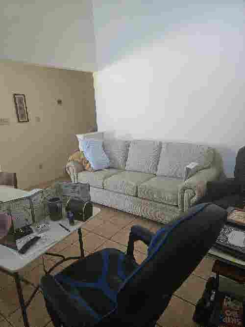 Looking for 1 roommate