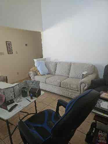 Looking for 1 roommate