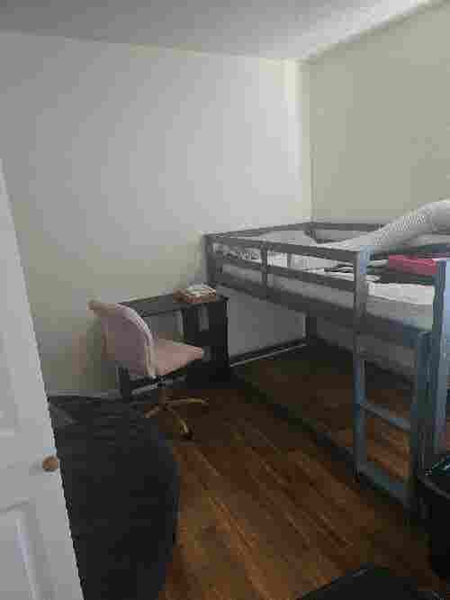 Looking for 1 roommate
