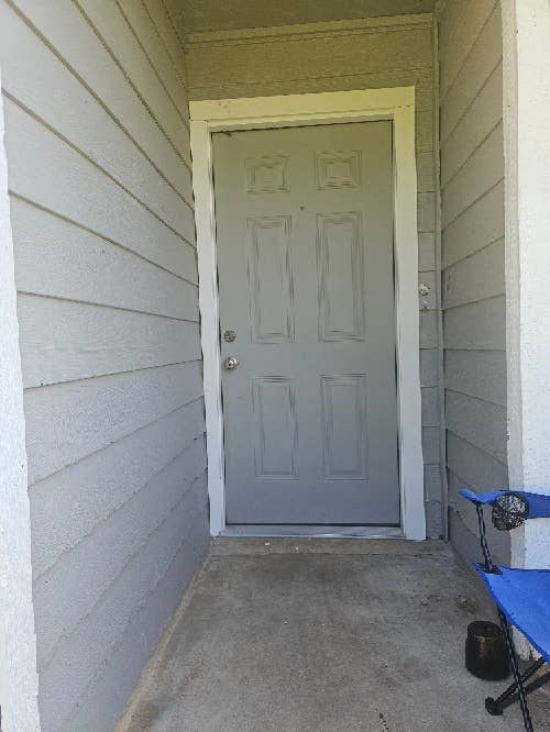 Looking for 1 roommate