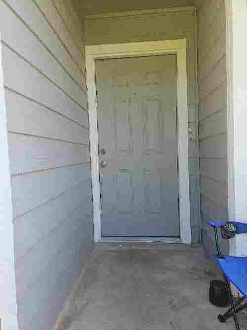 Looking for 1 roommate