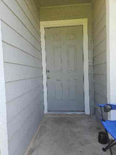 Looking for 1 roommate
