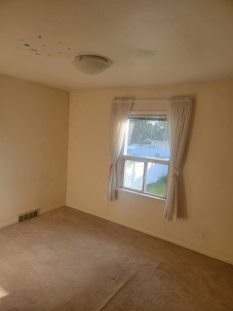 room for rent walk to u of c