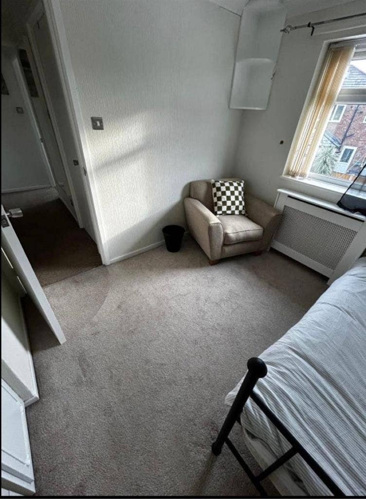 We are looking for flatmate