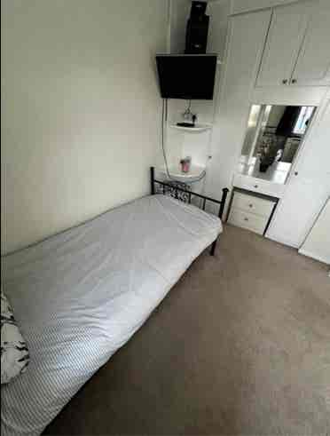 We are looking for flatmate