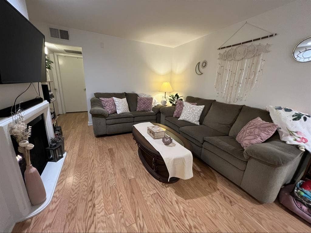 Room Available: NoHo/Toluca Lake