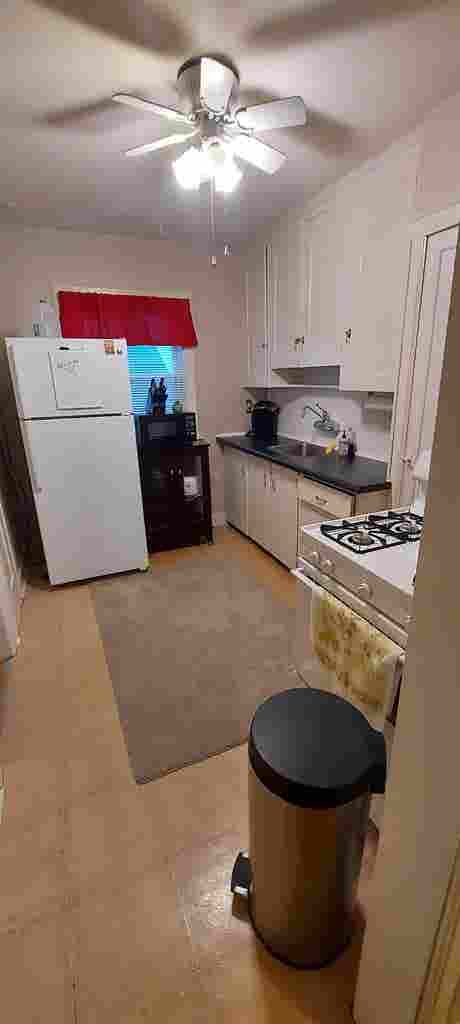 Large 1 Bdrm upper flat in Dearborn