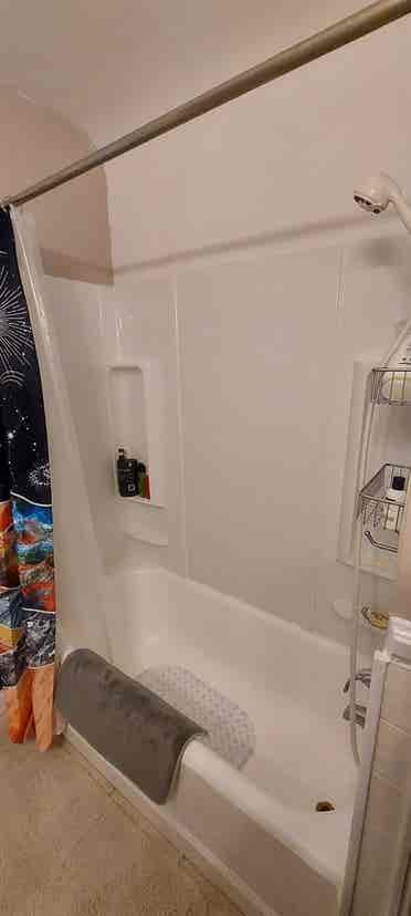 Large 1 Bdrm upper flat in Dearborn