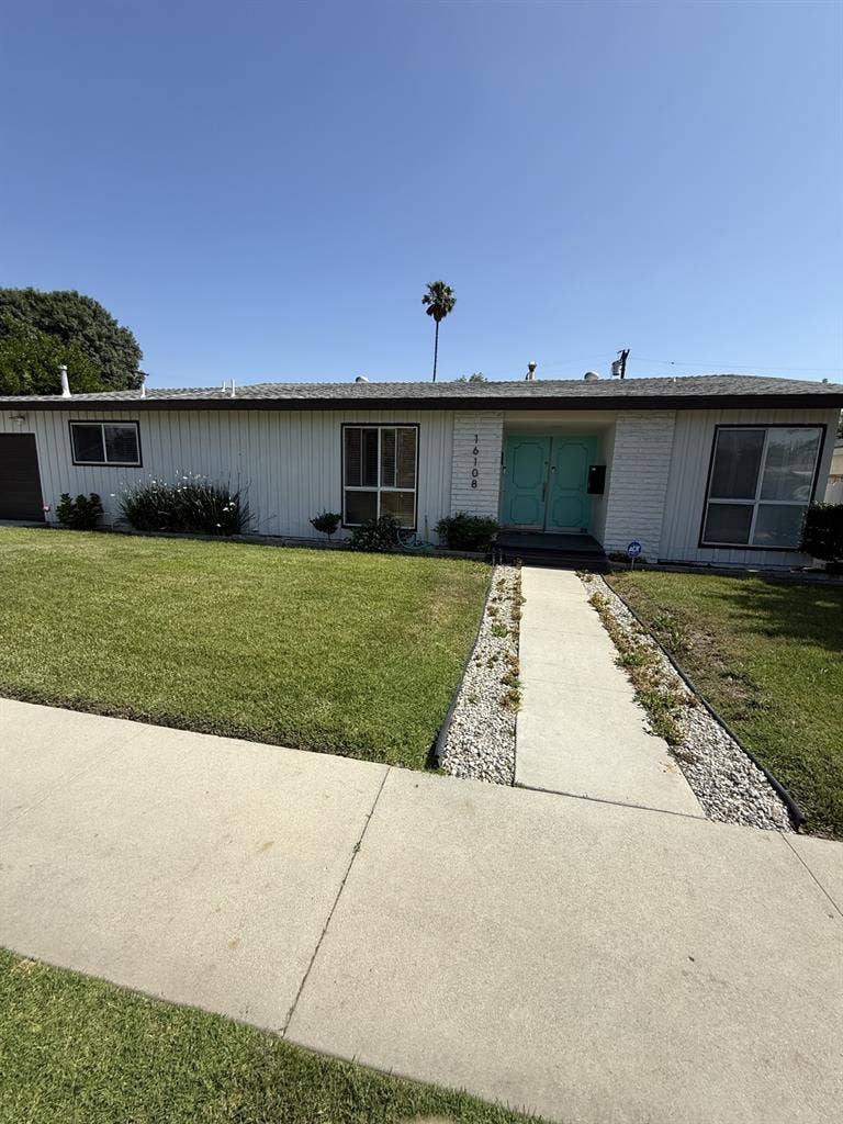 Tenant Wanted in North Hills!