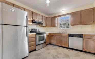Private Bedroom in District Heights