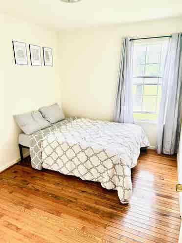 Private Bedroom in District Heights