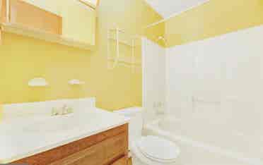 Private Bedroom in District Heights