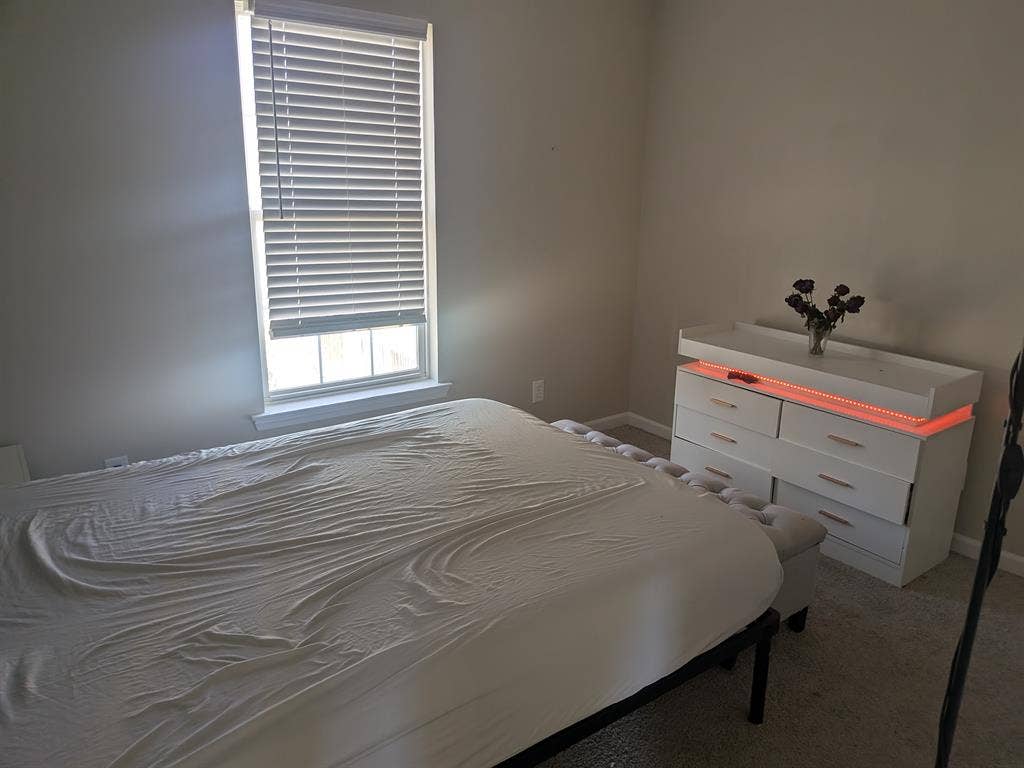 Room for rent in Highland Creek