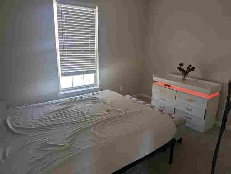 Room for rent in Highland Creek