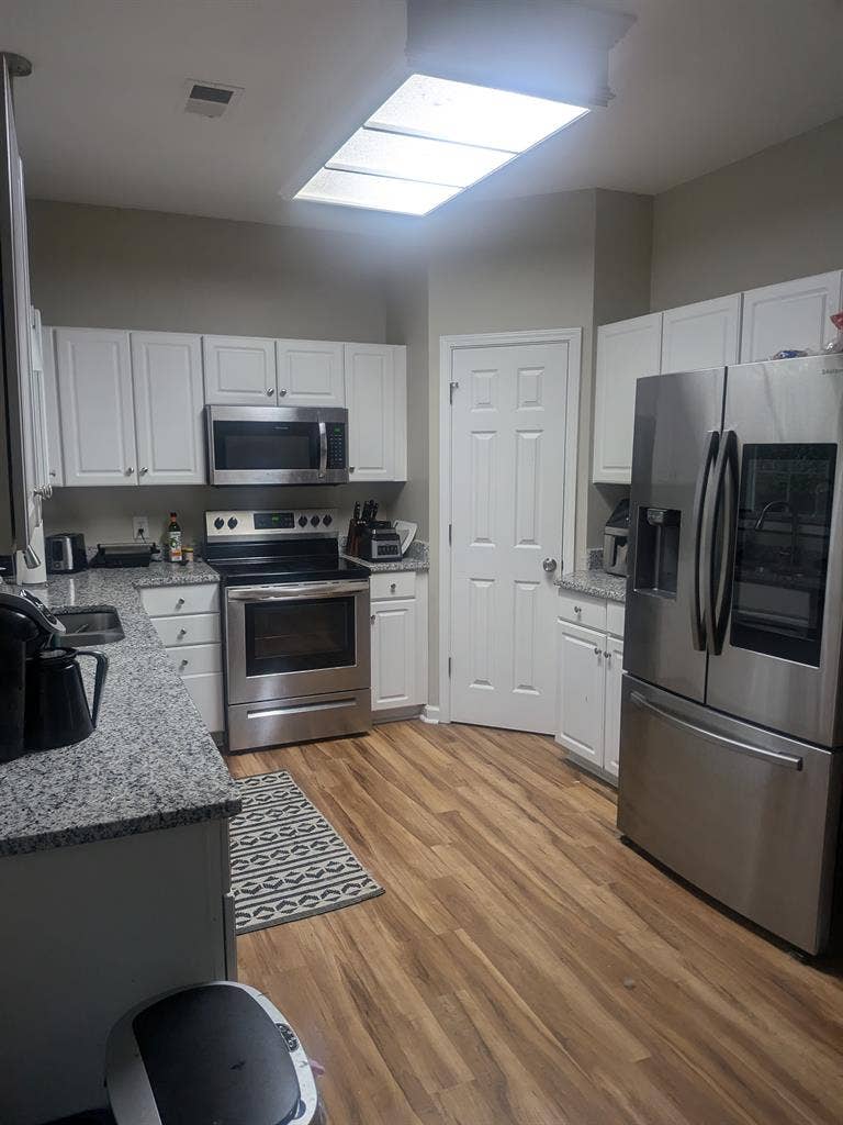 Room for rent in Highland Creek