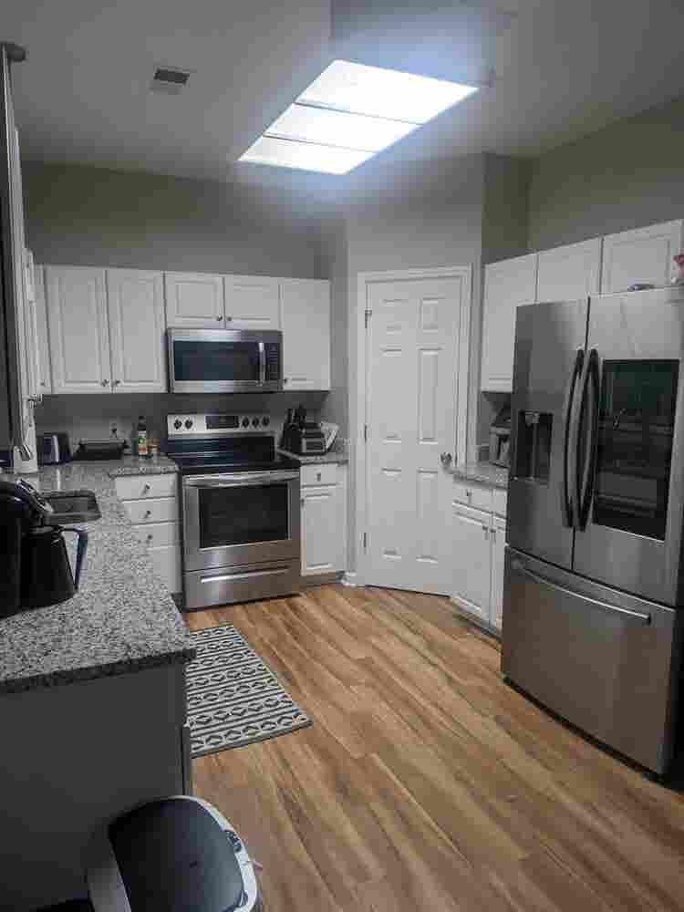 Room for rent in Highland Creek