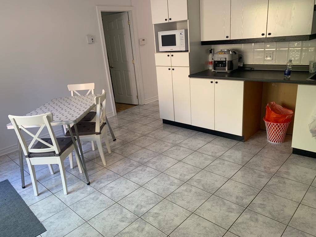 Beautiful room in large apartement