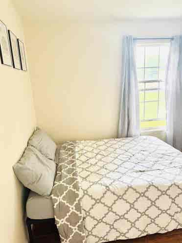 Private Bedroom in District Heights
