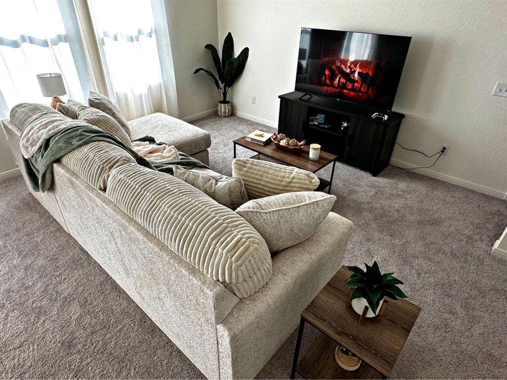 Looking for roommate