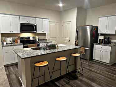 Looking for roommate