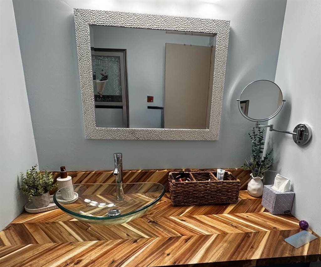 Furnished room available in Ewing