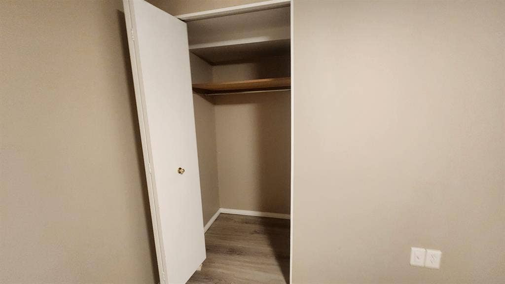 Close to UofC and SAIT