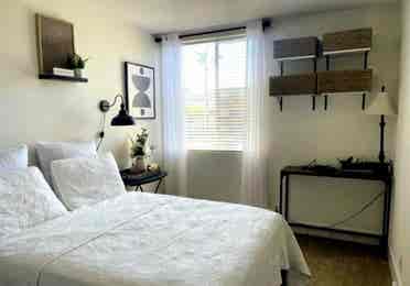 🏡Sunny Furnished 
 Room 4 Rent