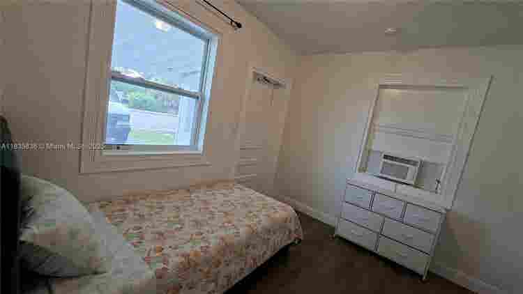 Private Room with Share Bathroom